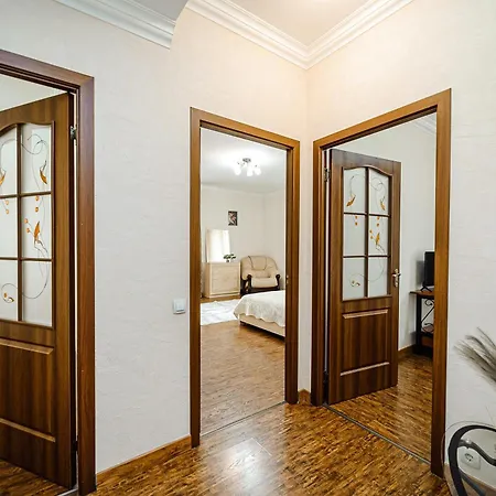 Center Retreat 3br Apartment! *