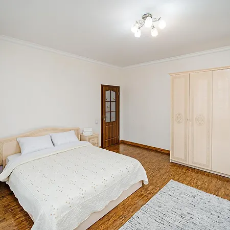 Apartment Center Retreat 3br Apartment! *